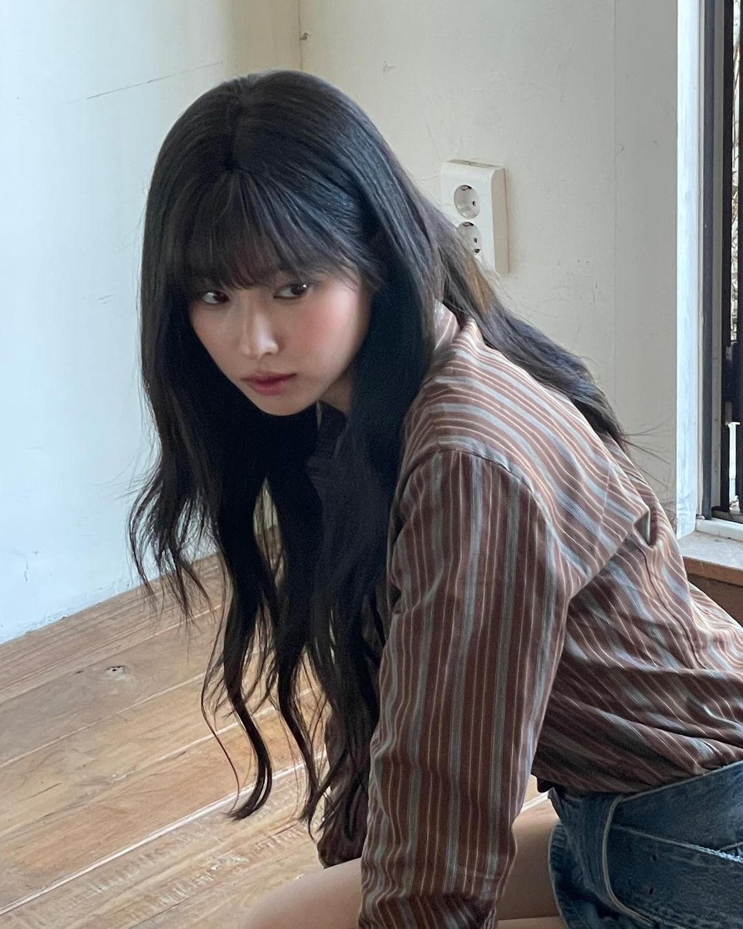 A moment captured by Kang Hyewon's fan