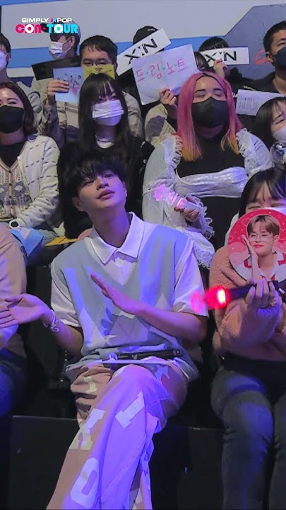 A moment captured by Lee Daehwi (AB6IX)'s fan