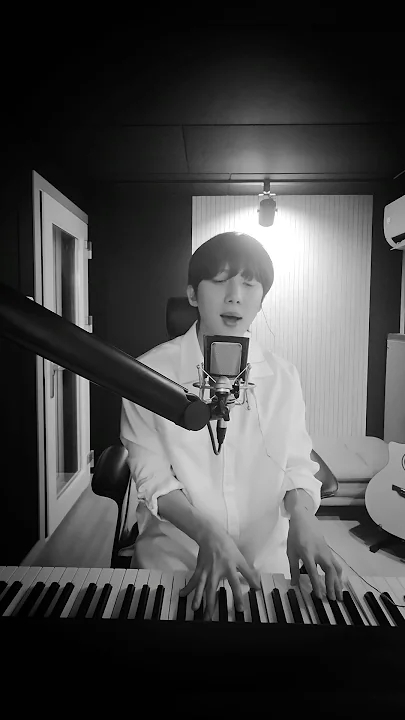 Behind-the-scenes cut of Hui (PENTAGON)