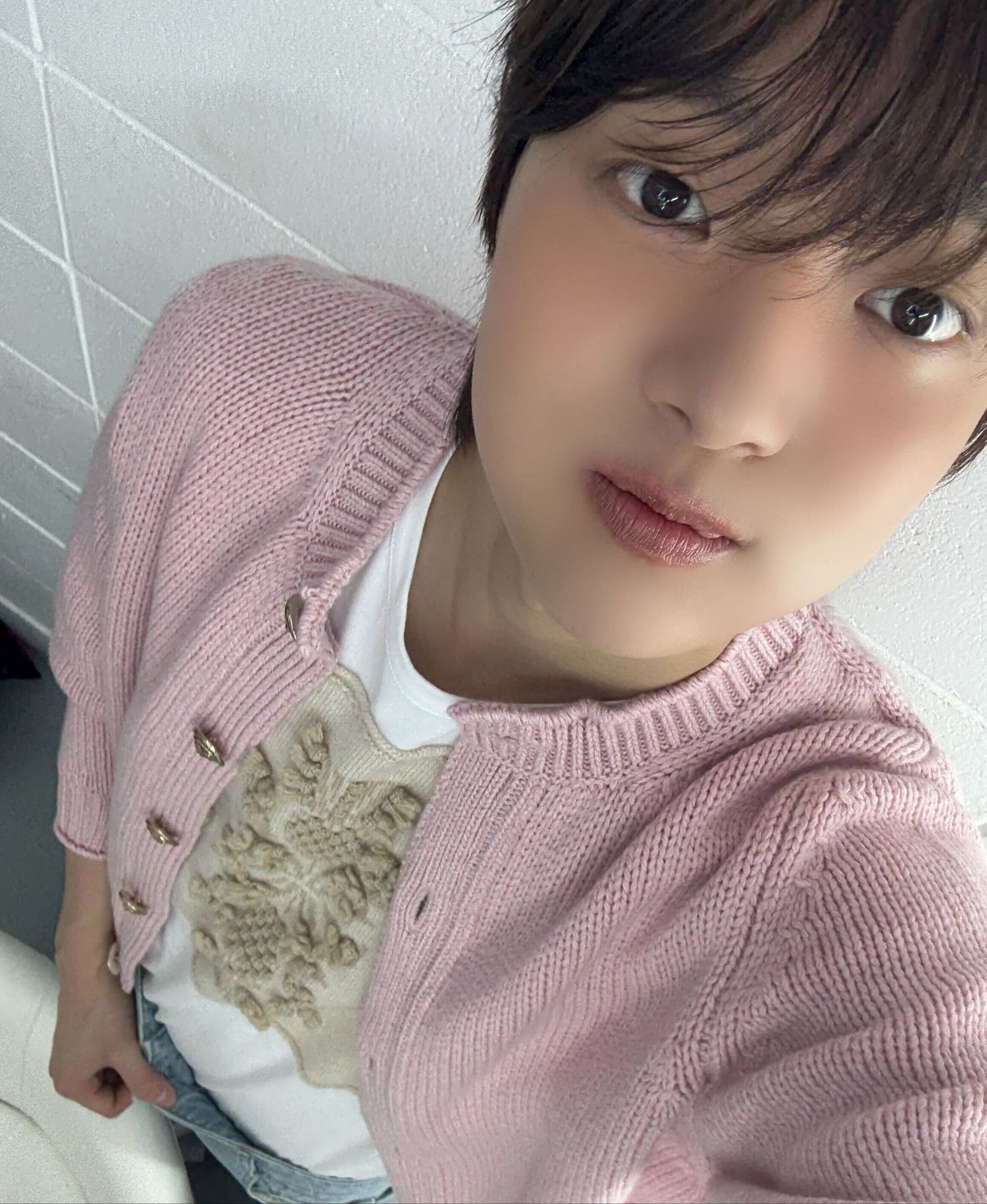 Behind-the-scenes cut of EJ (&TEAM)