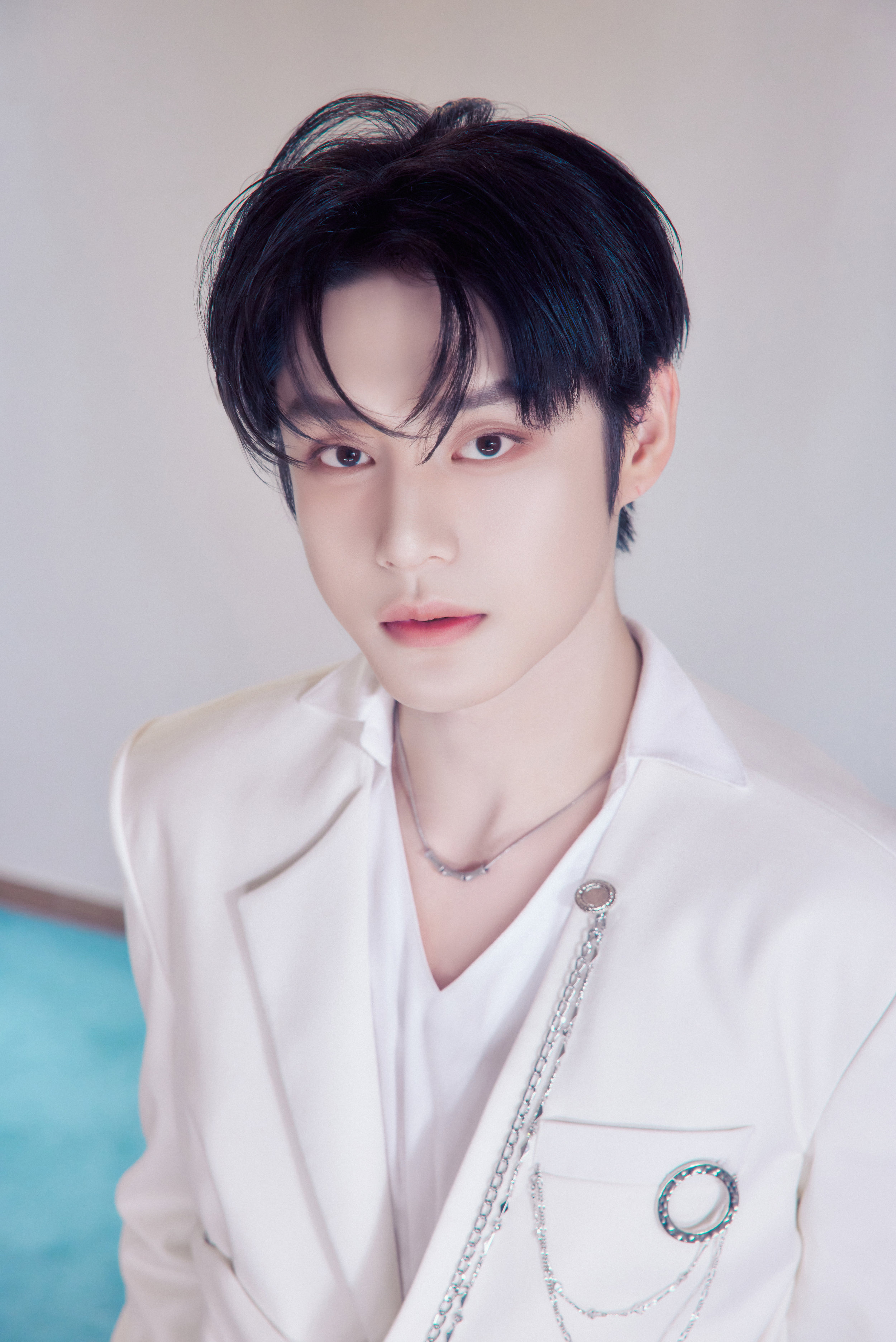 Latest photo of Kim Jiwoong (ZEROBASEONE)