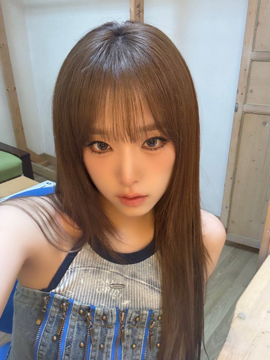 Behind-the-scenes cut of Choi Yena
