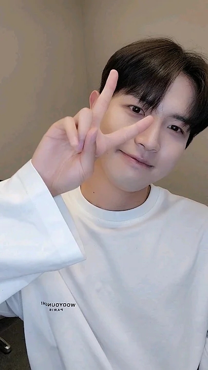 Recent activity shot of Kim Jaehwan