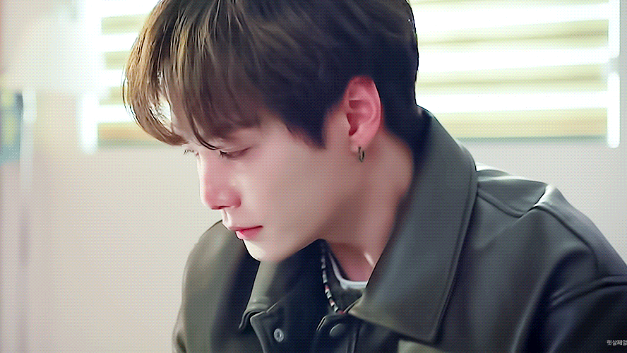 A moment captured by Kim Jonghyeon's fan