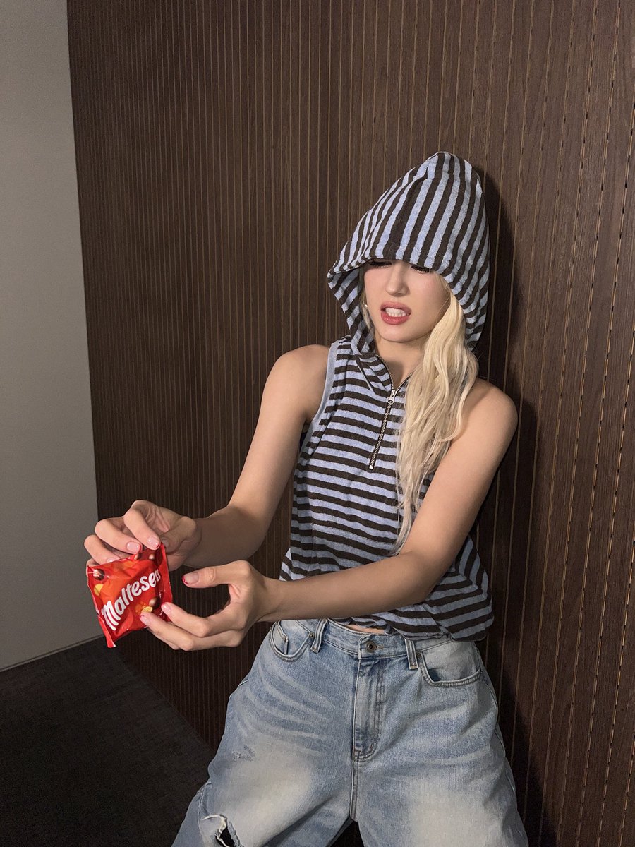 Behind-the-scenes cut of Jeon Somi