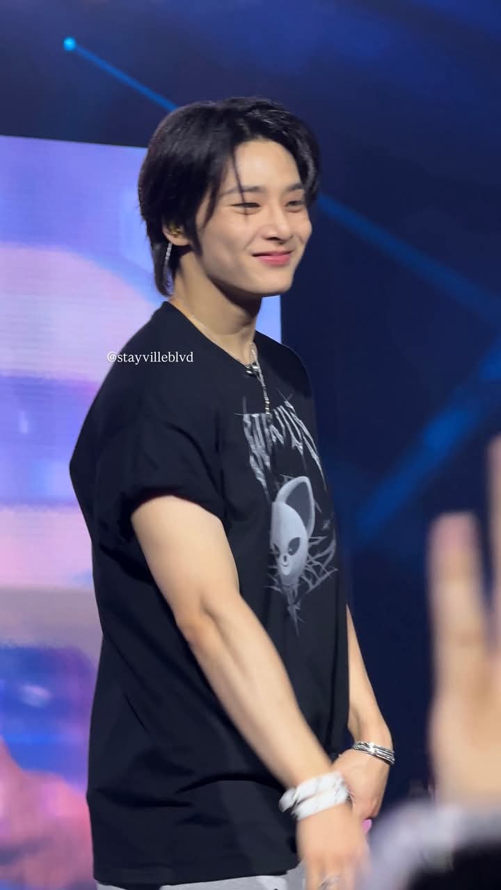 Today's most popular wallpaper in the I.N (Stray Kids) community