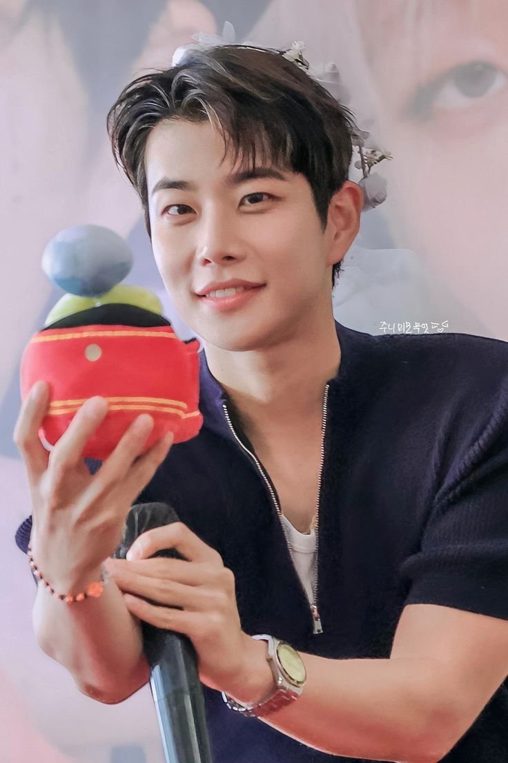 Latest photo of MJ (ASTRO)