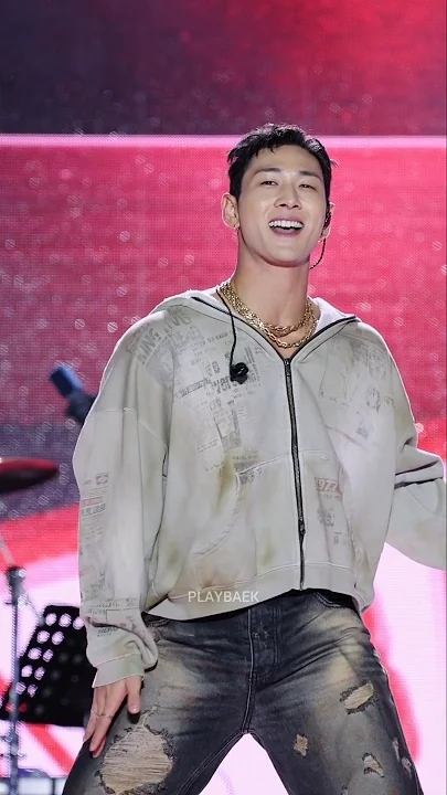 A moment captured by Baekho's fan