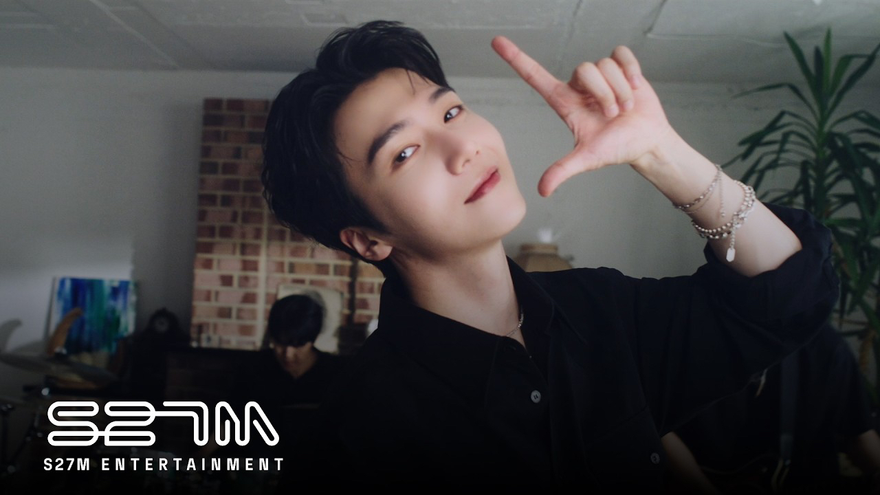 A moment captured by PENTAGON's fan