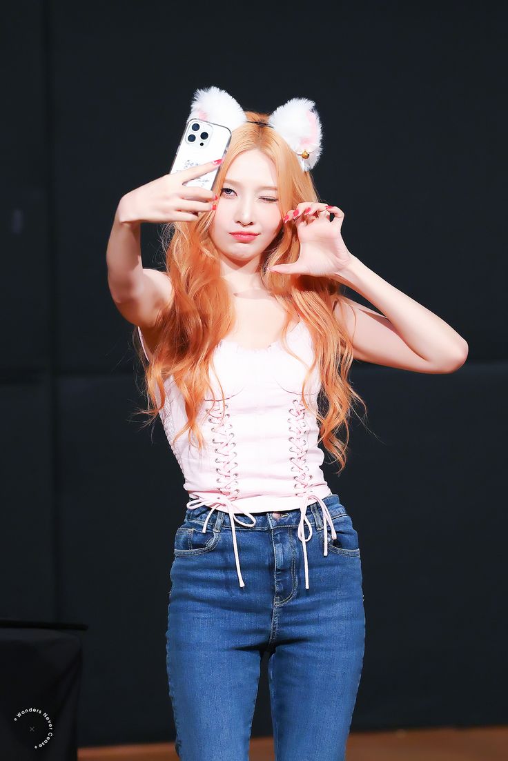 Behind-the-scenes cut of Joy (Red Velvet)