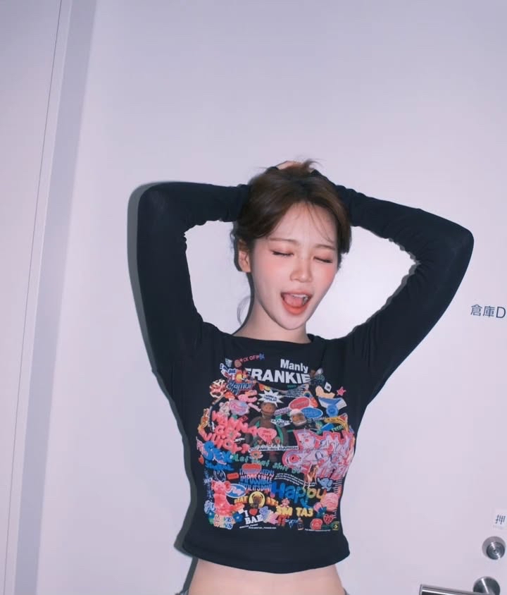 Recent activity shot of Kim Chaewon (LE SSERAFIM)