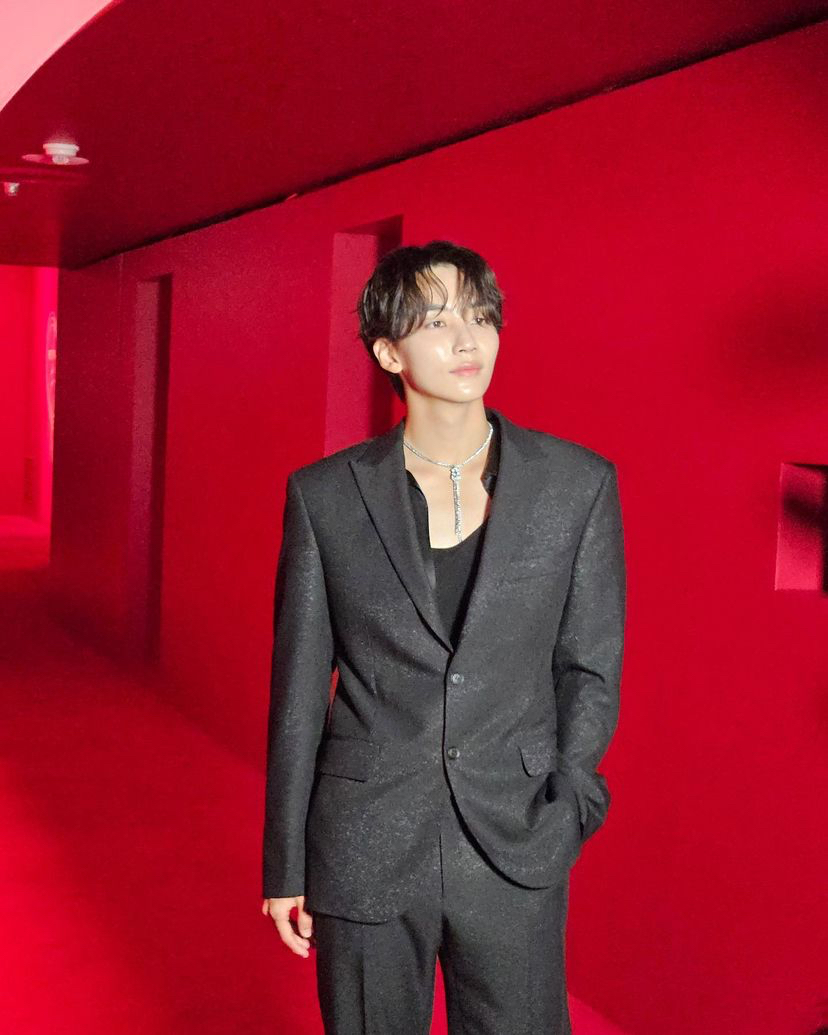 Foto aktivitas terbaru Jeonghan (SEVENTEEN)