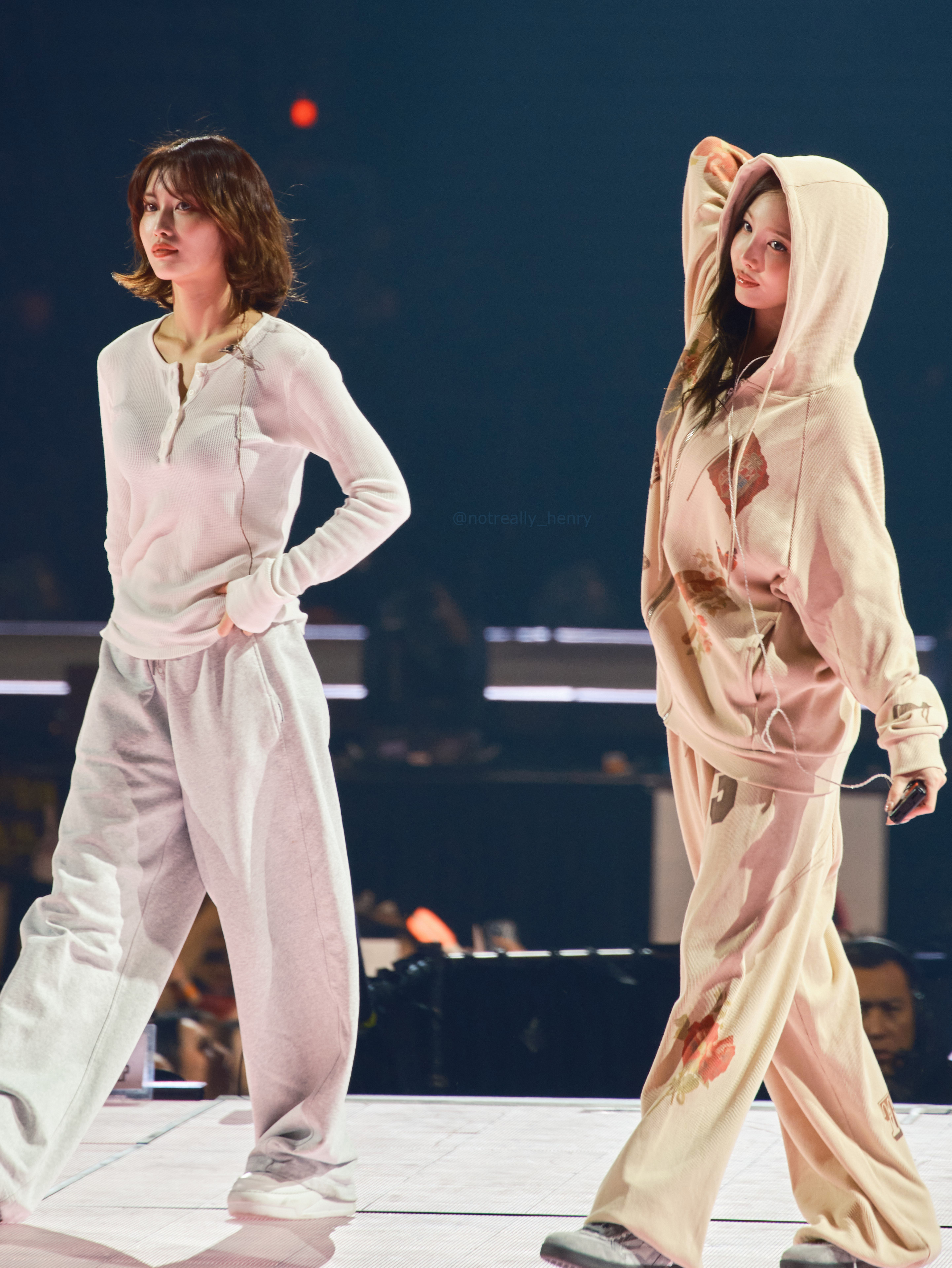 Potret di balik layar Momo (TWICE)