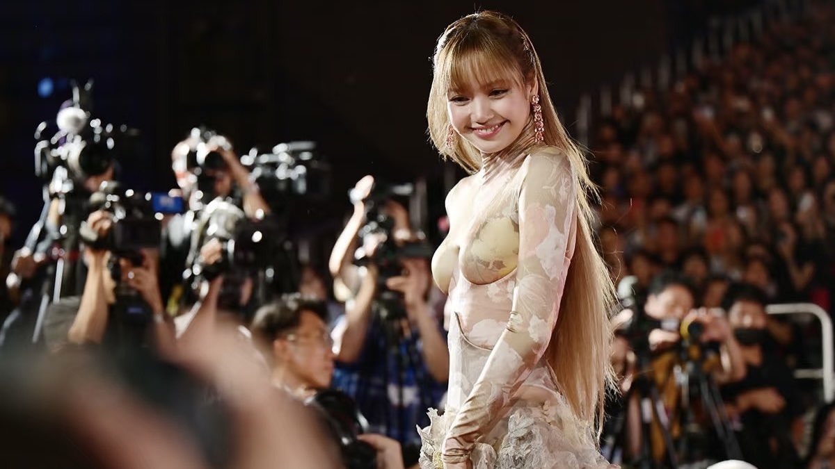 Latest photo of Lisa (BLACKPINK)