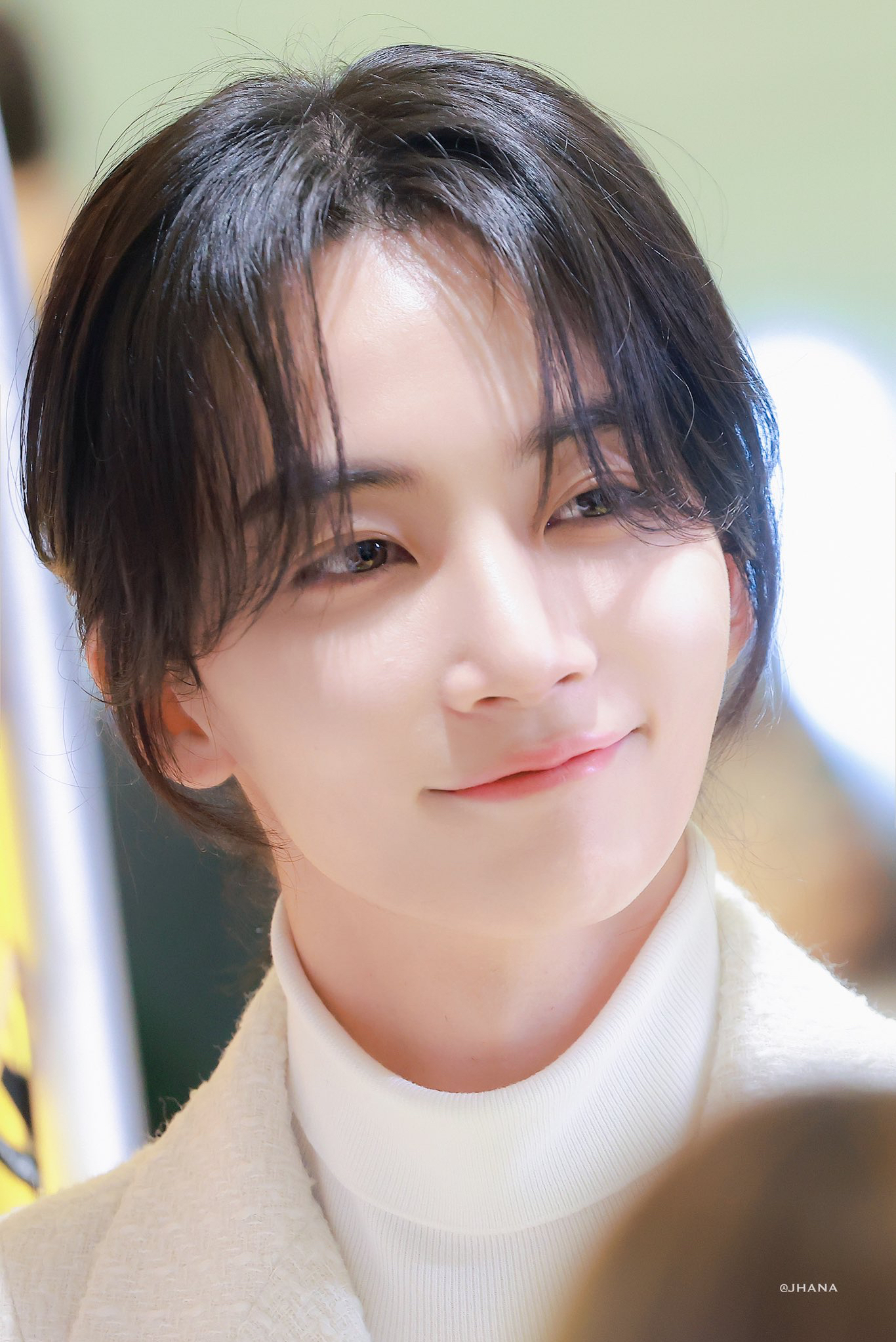 A moment captured by Jeonghan (SEVENTEEN)'s fan