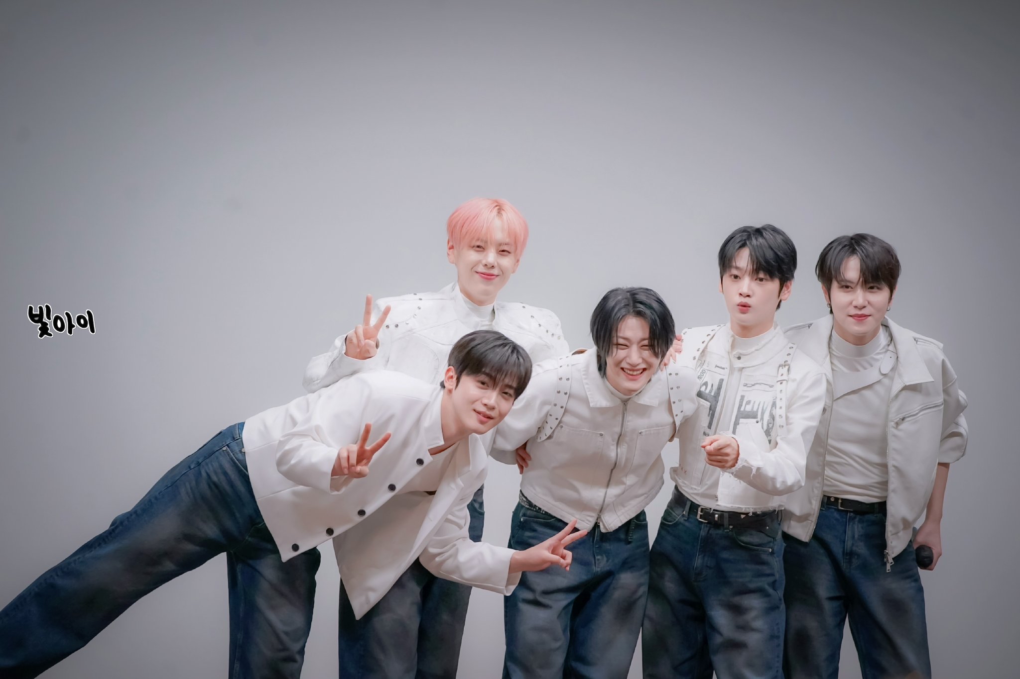 Behind-the-scenes cut of WEi