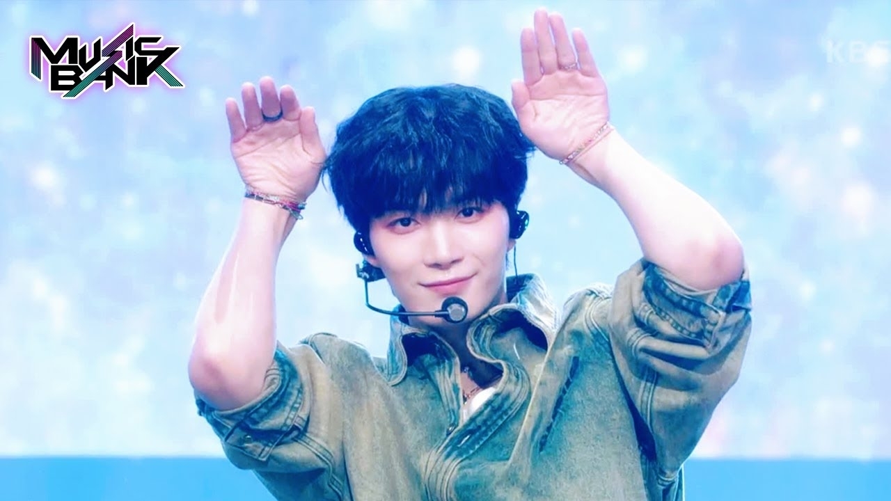 A moment captured by Kim Jonghyeon's fan