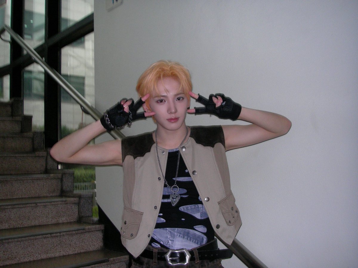 Behind-the-scenes cut of Xikers