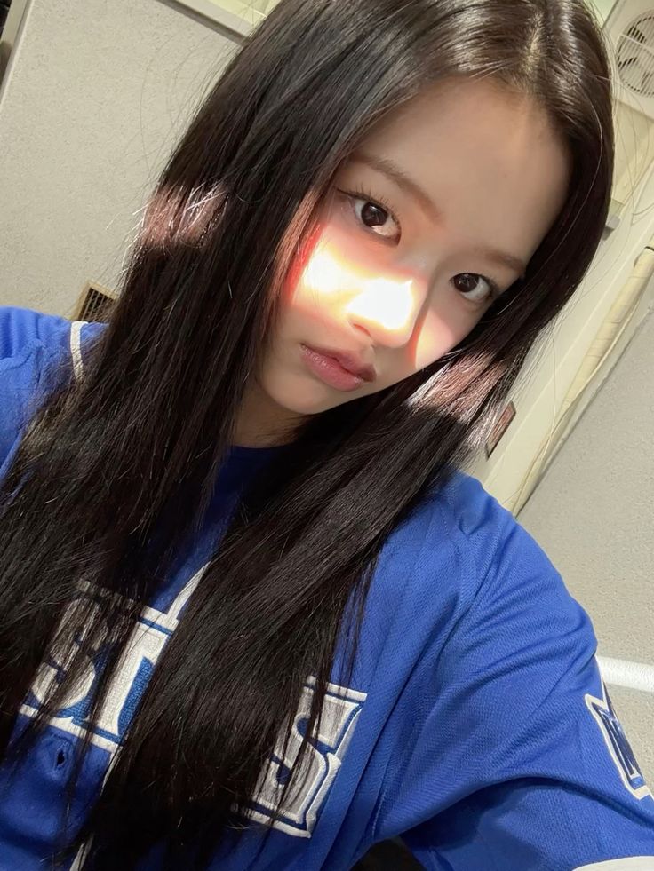 Recent activity shot of An Yujin (IVE)