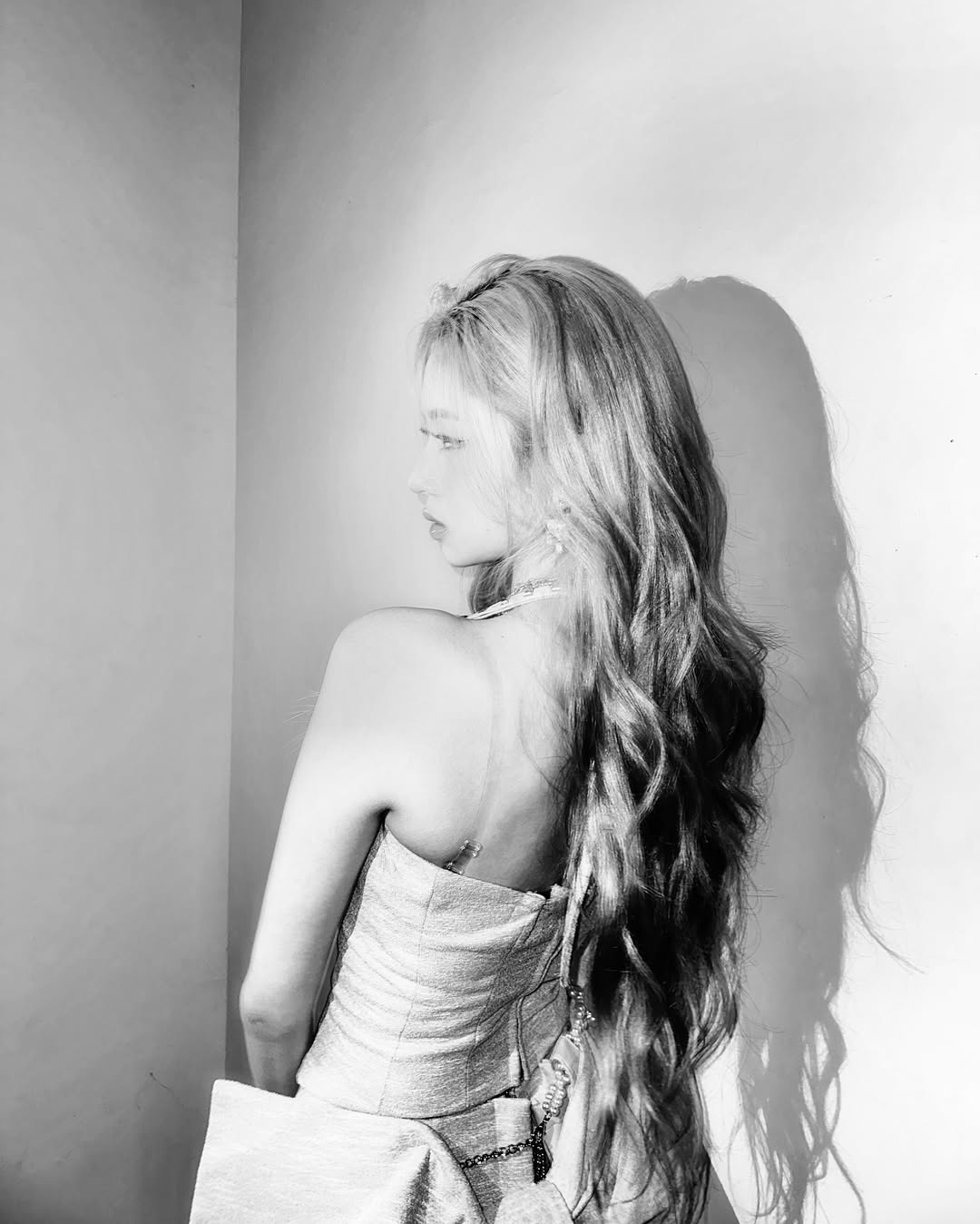 Behind-the-scenes cut of Rei (IVE)