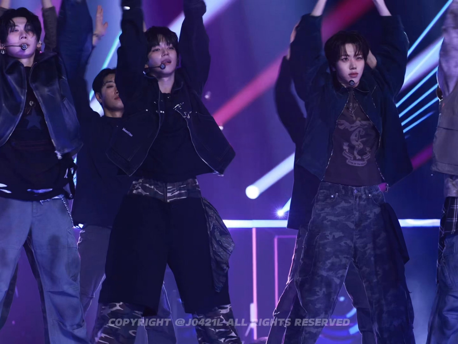 A moment captured by JL (AHOF)'s fan