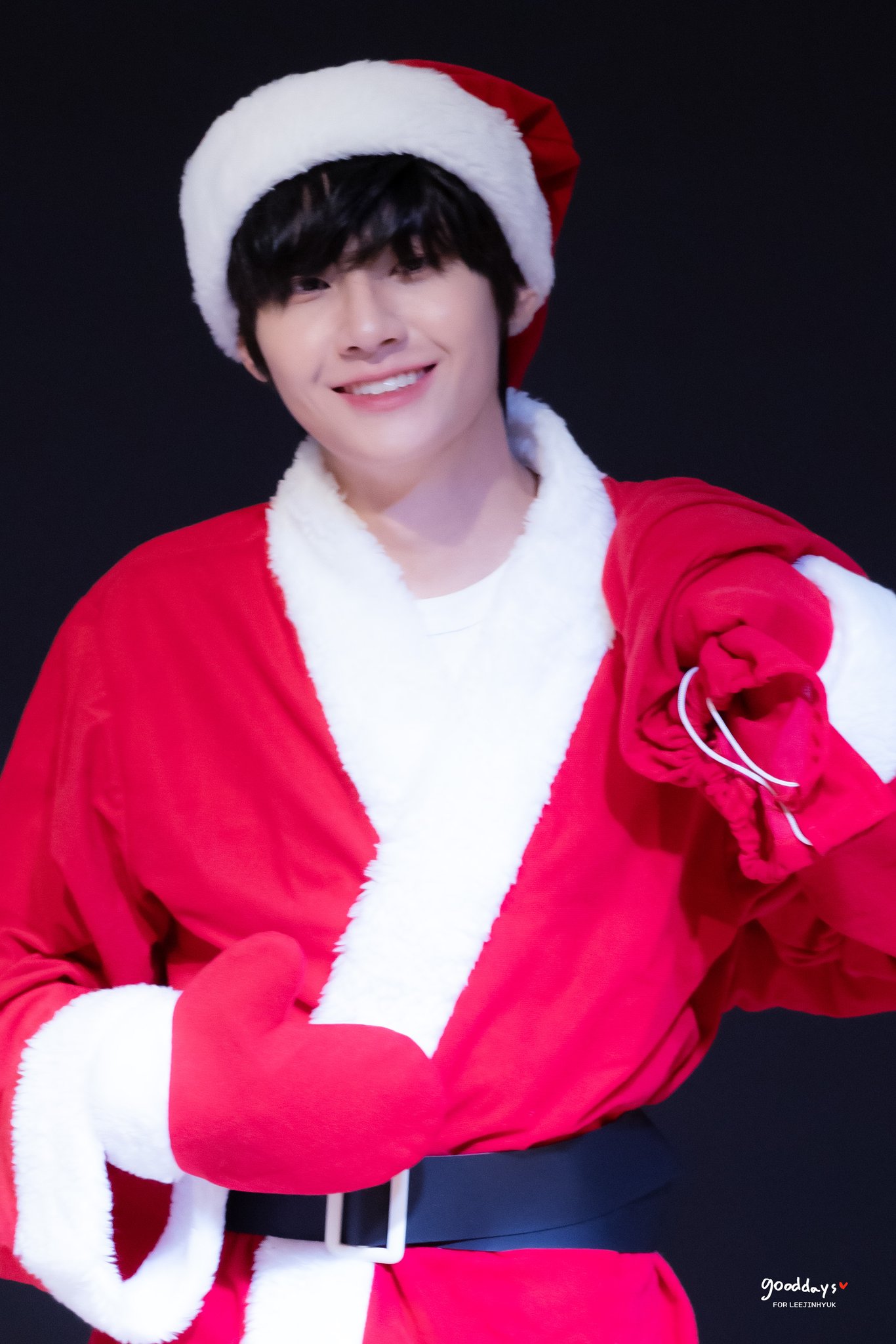 A moment captured by Lee Jinhyuk's fan