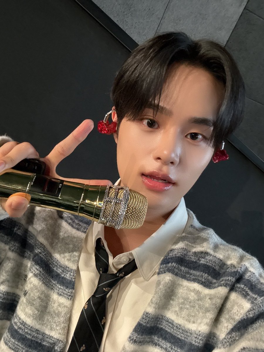A moment captured by AB6IX's fan