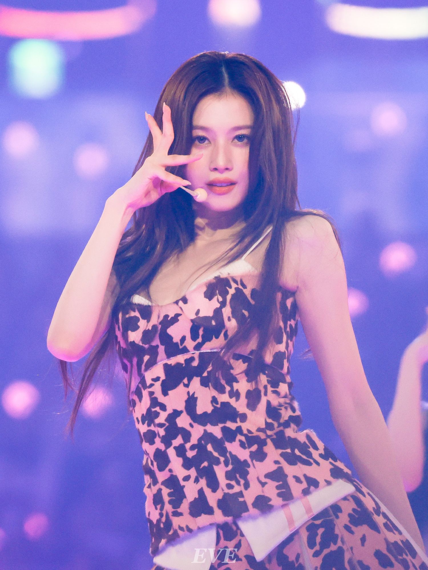 Latest photo of Sana (TWICE)