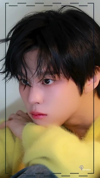 Behind-the-scenes cut of Kim Wooseok