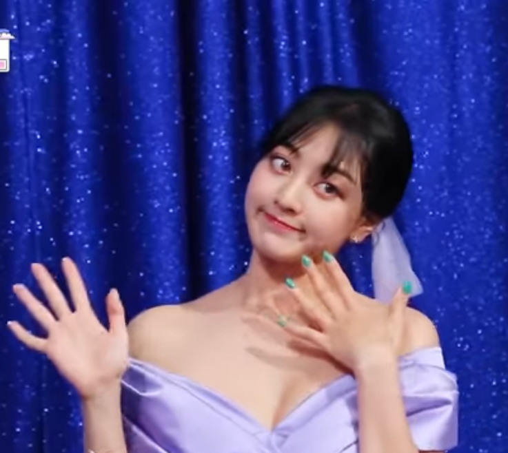 Behind-the-scenes cut of Jihyo (TWICE)