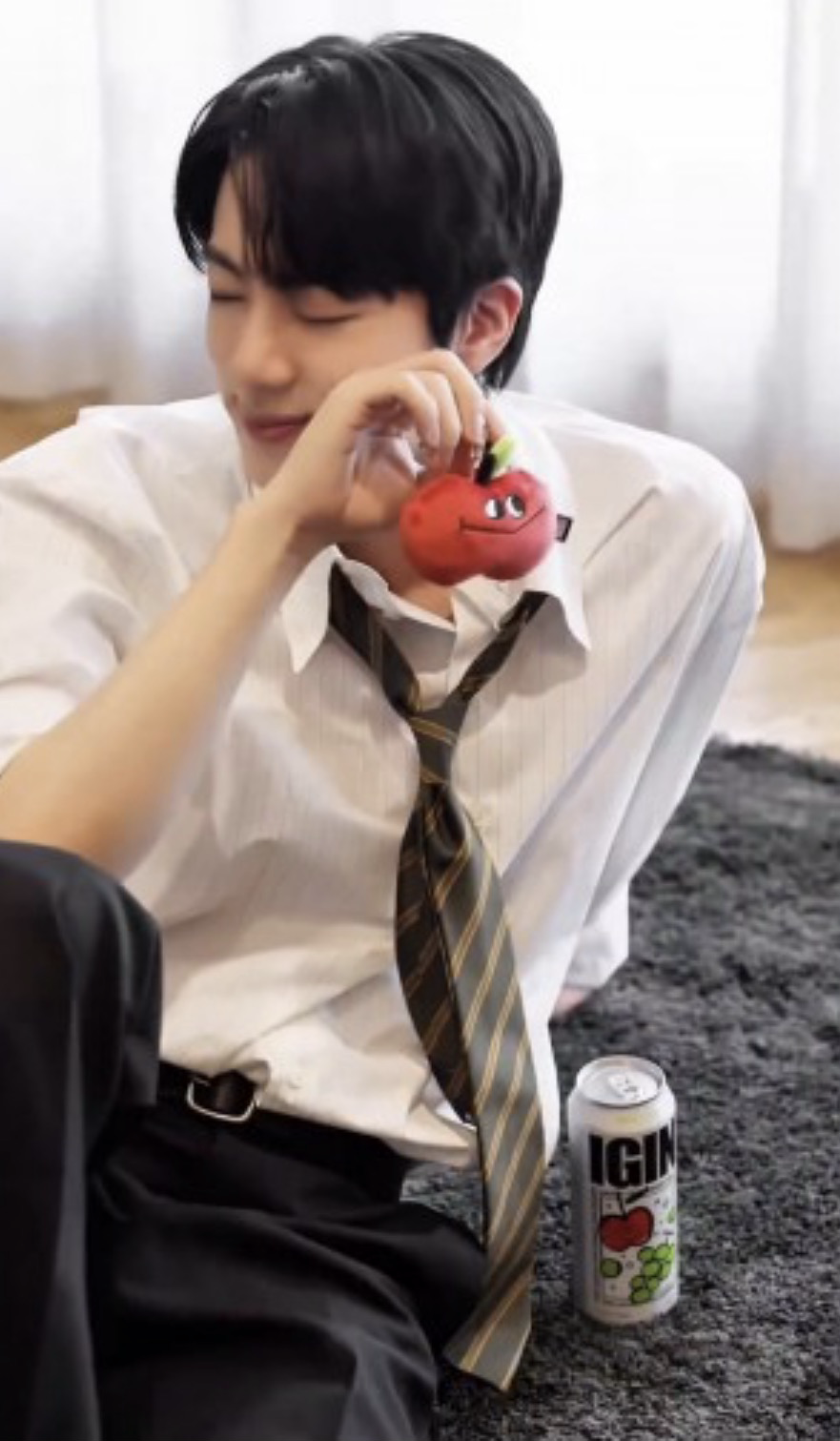 Foto aktivitas terbaru Jin (BTS)