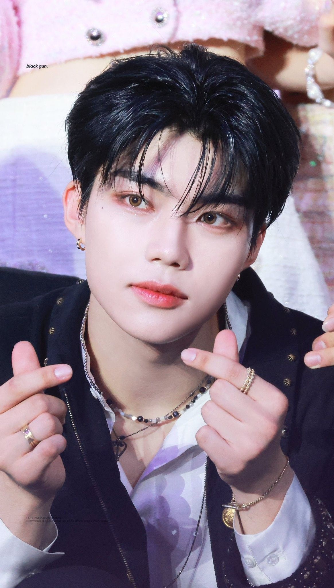 박건욱 (제로베이스원) 커뮤니티에서 인기있는 오늘의 배경화면