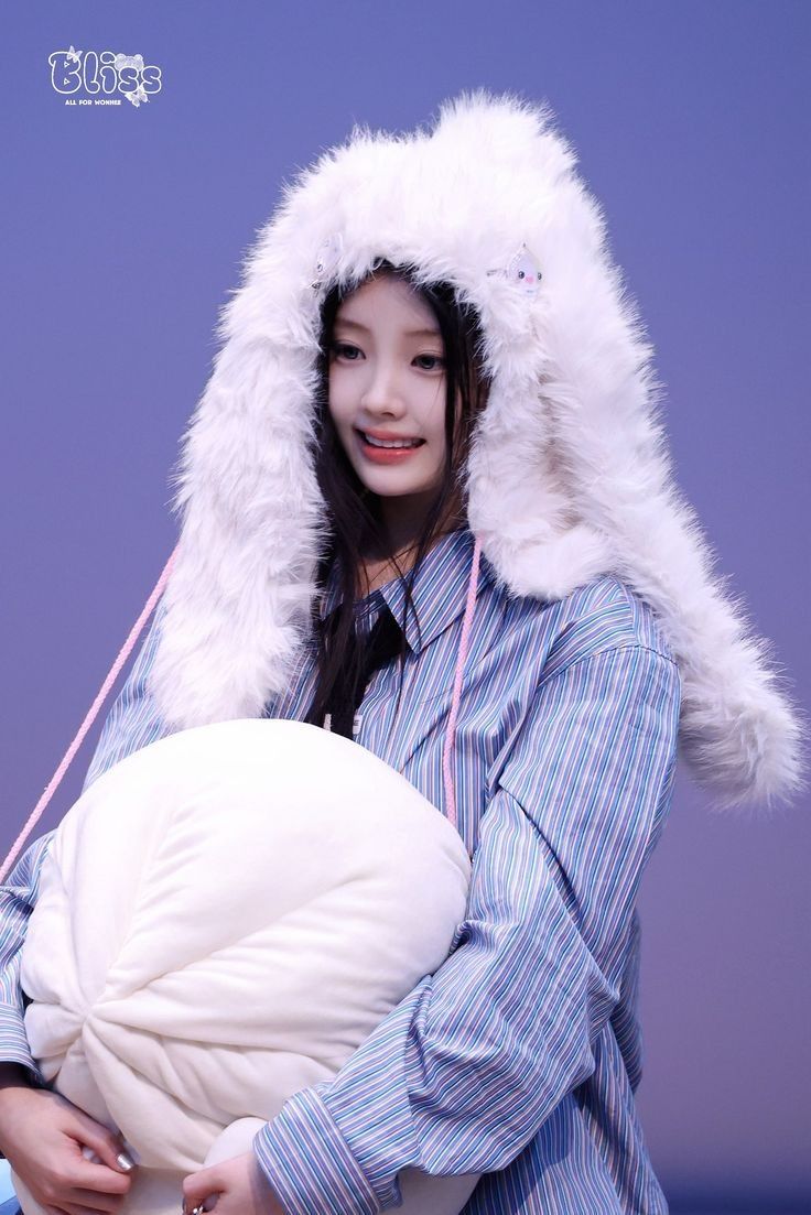 Behind-the-scenes cut of Wonhee (ILLIT)