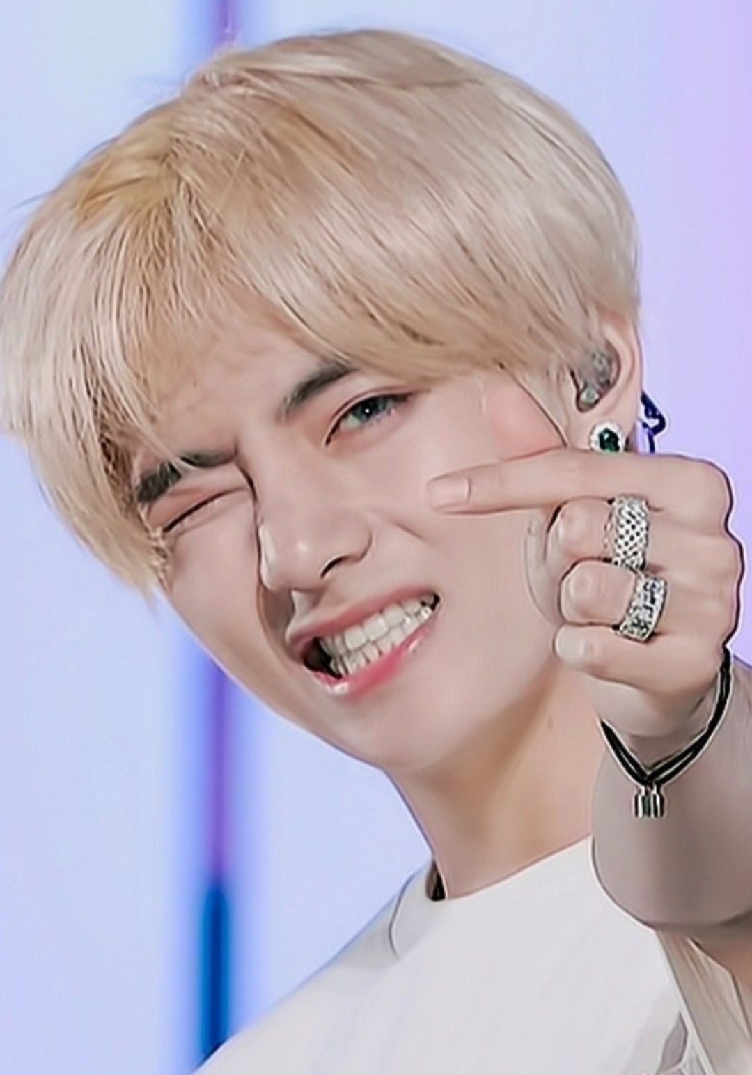 뷔 (방탄소년단)의 비하인드 컷