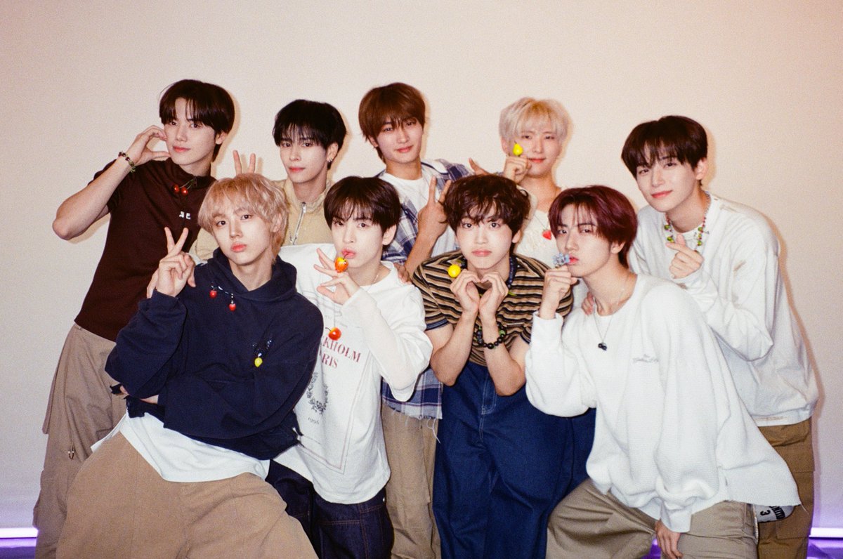 Behind-the-scenes cut of CRAVITY