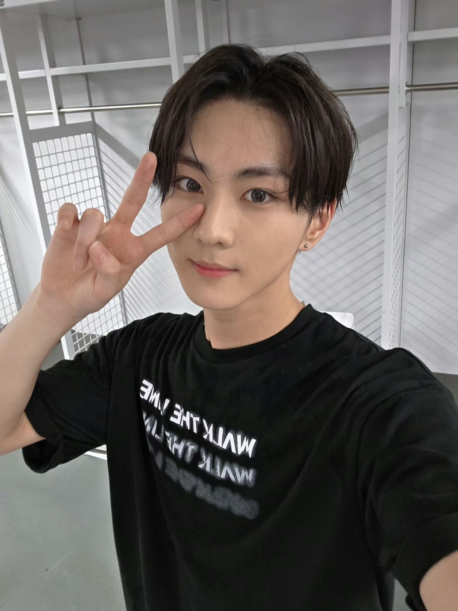 Latest photo of Jungwon (ENHYPEN)