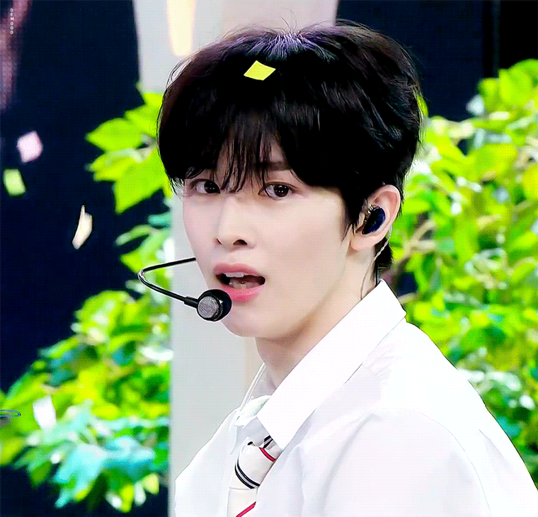 Recent activity shot of Sungchan (RIIZE)