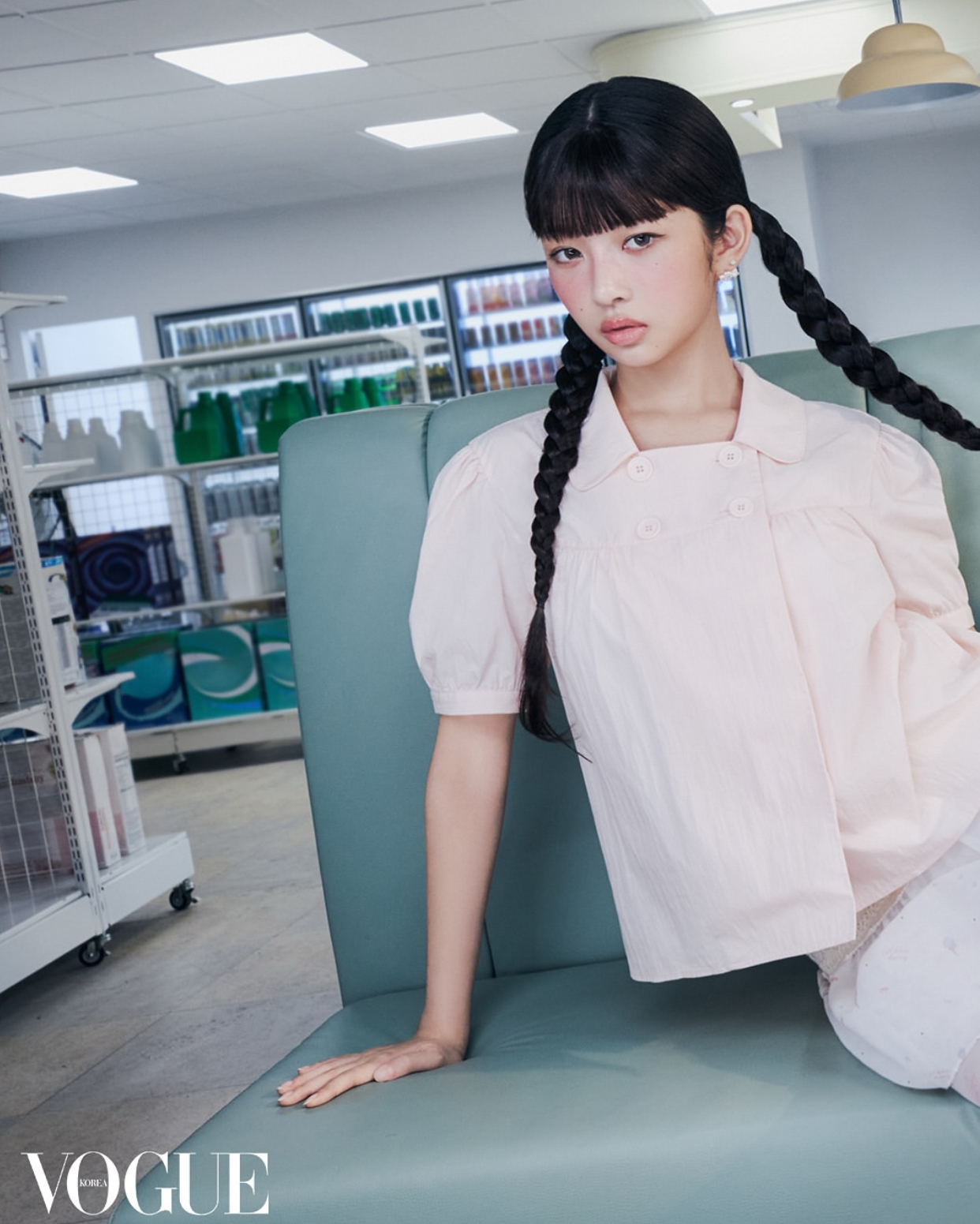 Behind-the-scenes cut of Rei (IVE)