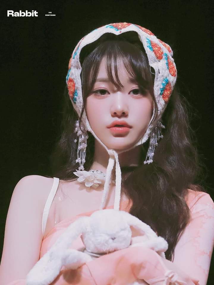 Behind-the-scenes cut of Jang Wonyoung (IVE)
