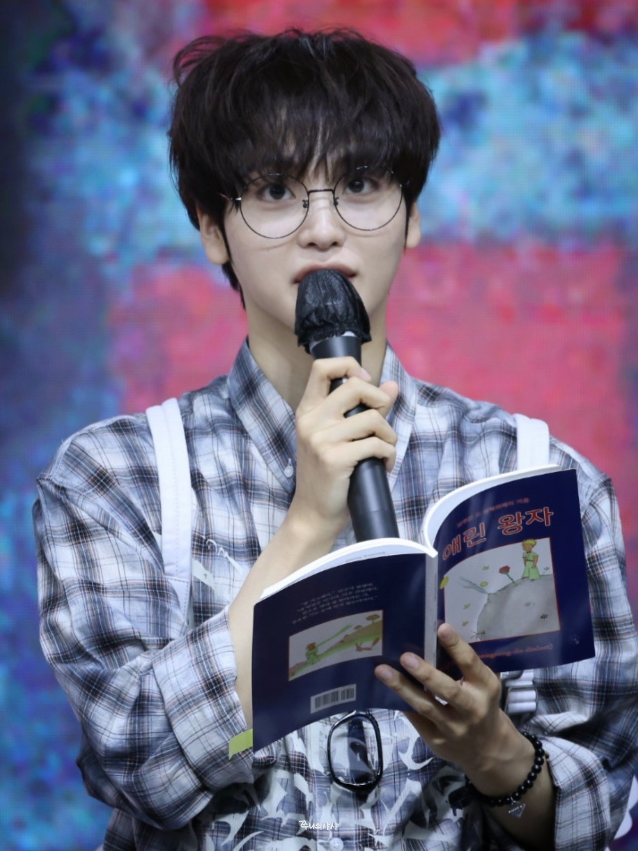 A moment captured by Hyeongjun (CRAVITY)'s fan