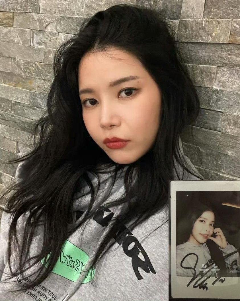 A moment captured by Solar (MAMAMOO)'s fan