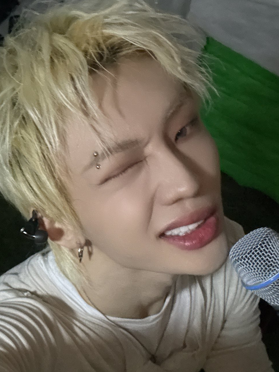 Behind-the-scenes cut of Junhyeok (TNX)
