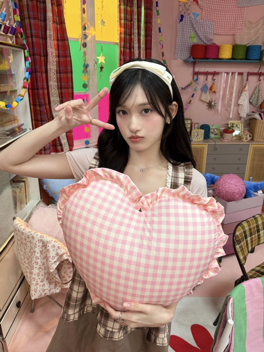 Behind-the-scenes cut of IVE