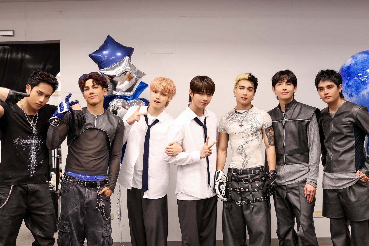 Behind-the-scenes cut of JL (AHOF)