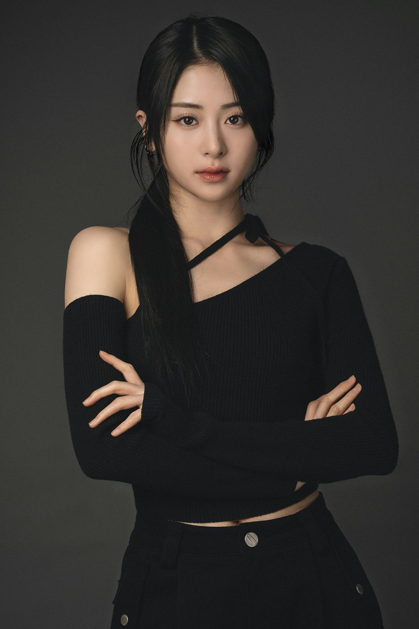 Latest photo of Huh Yunjin (LE SSERAFIM)