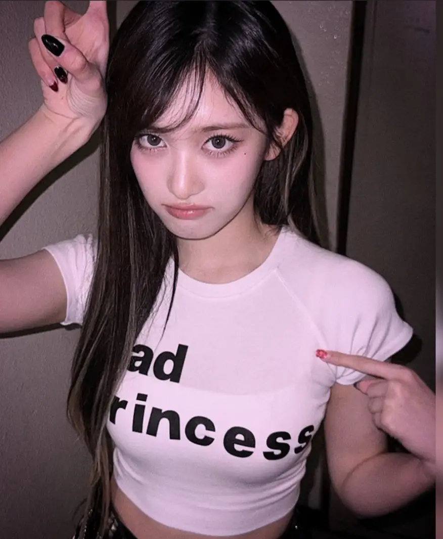 Behind-the-scenes cut of Leeseo (IVE)