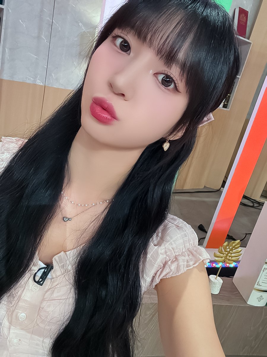 Recent activity shot of OH MY GIRL