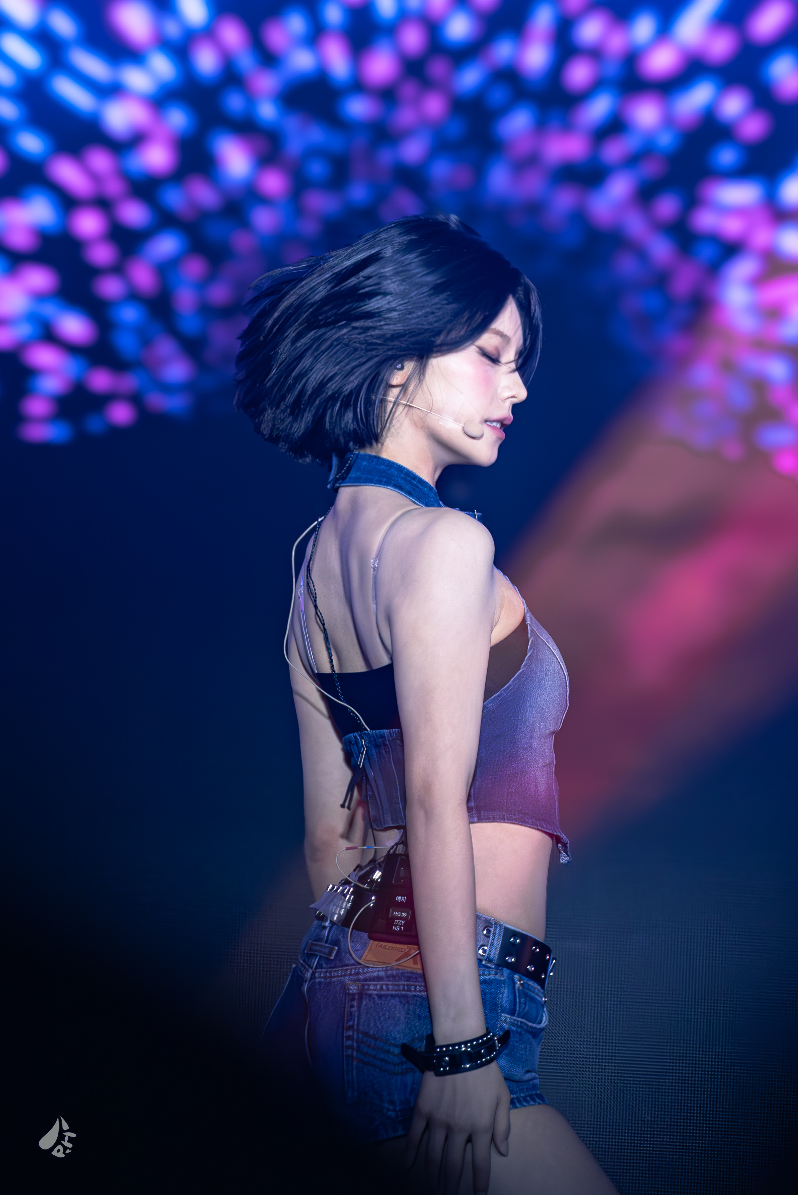 Recent activity shot of Yeji (ITZY)