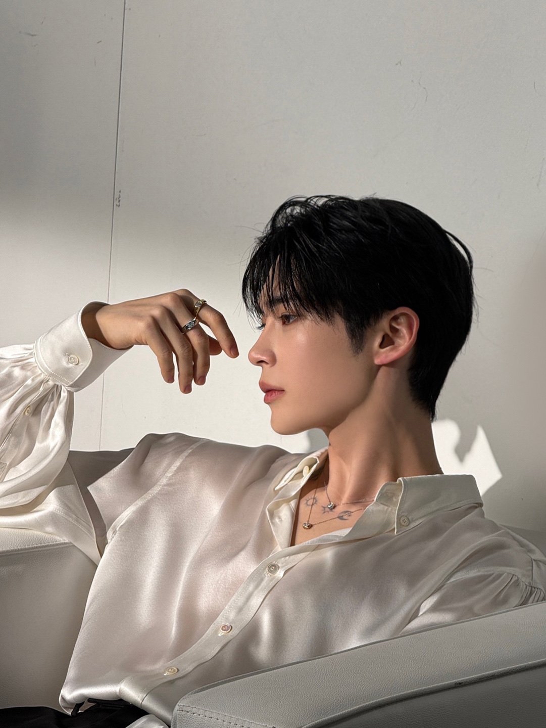 Behind-the-scenes cut of Sung Hanbin (ZEROBASEONE)