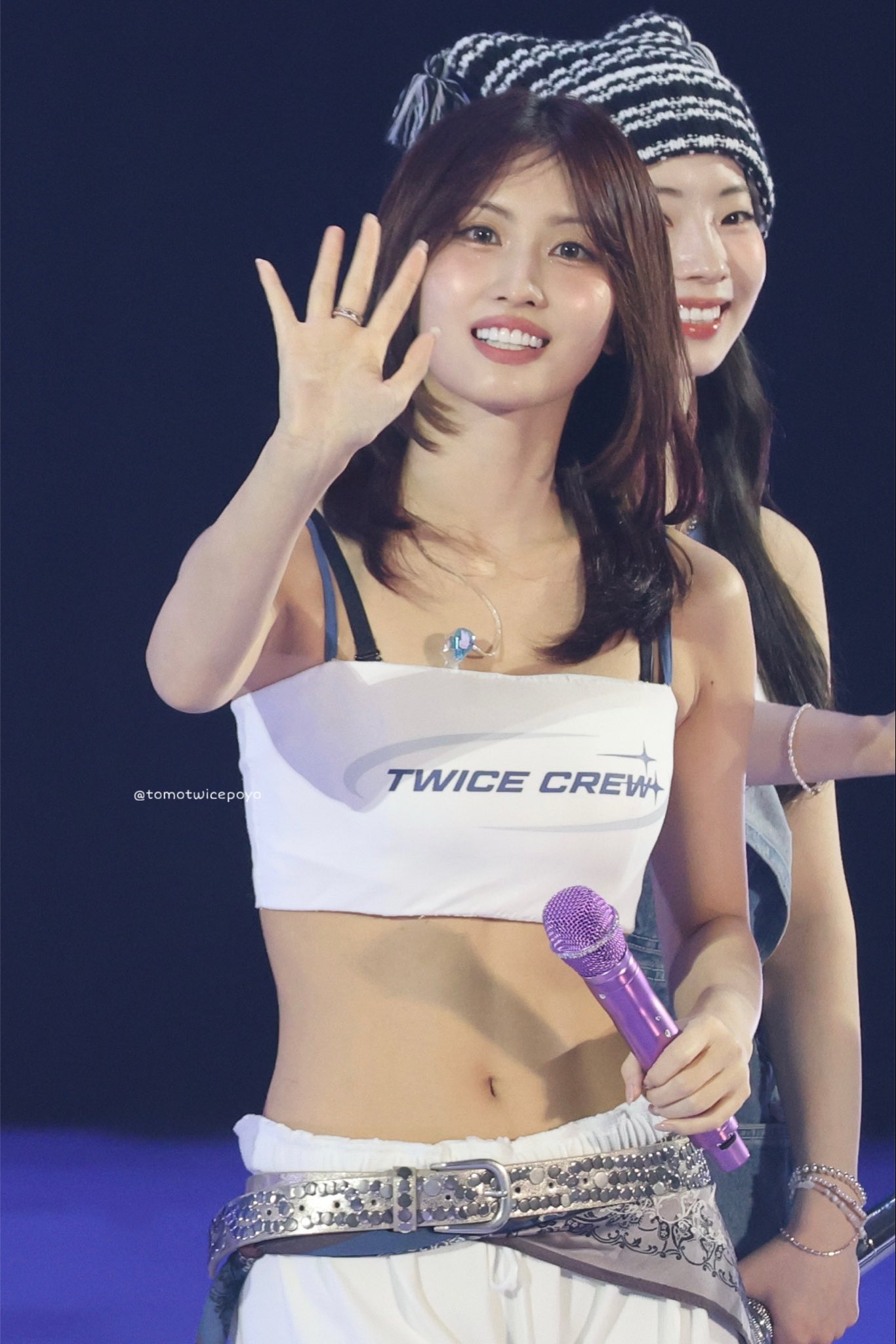 Foto aktivitas terbaru Momo (TWICE)